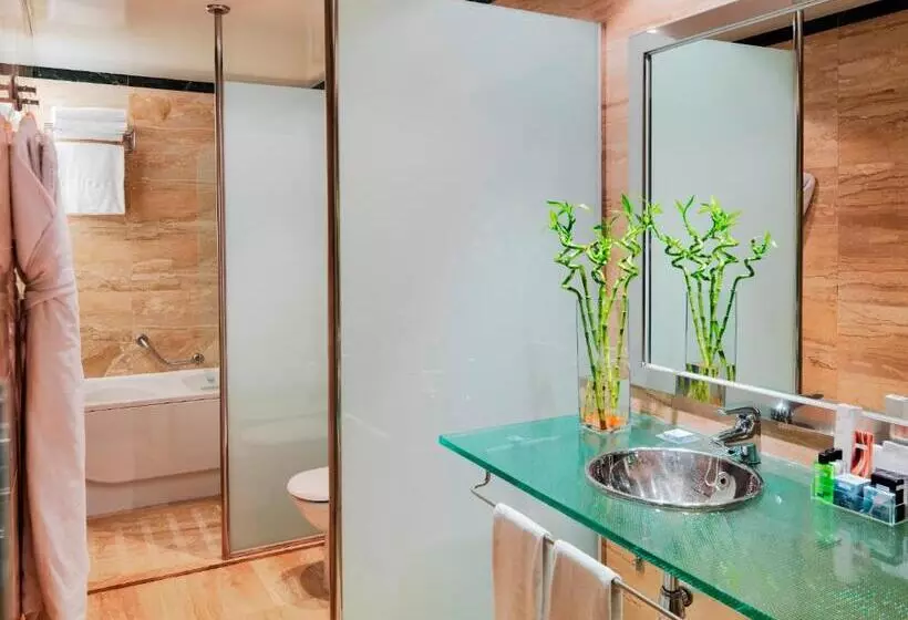 Отель H10 Marina Barcelona