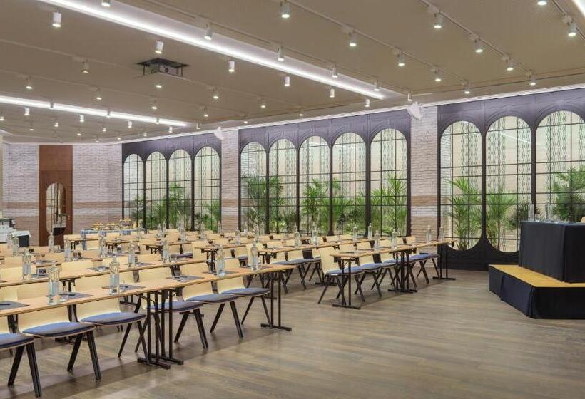 Отель H10 Marina Barcelona