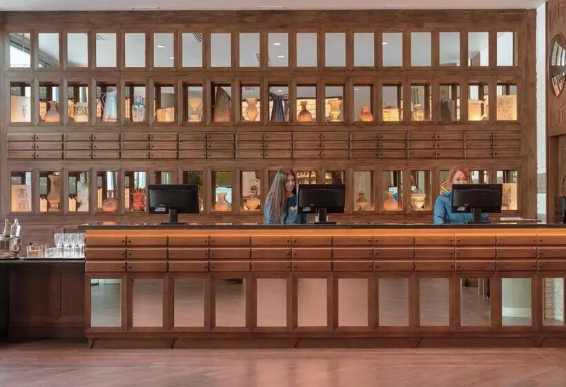 Отель H10 Marina Barcelona