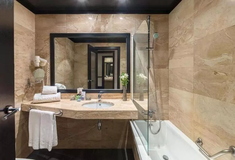 Отель H10 Marina Barcelona