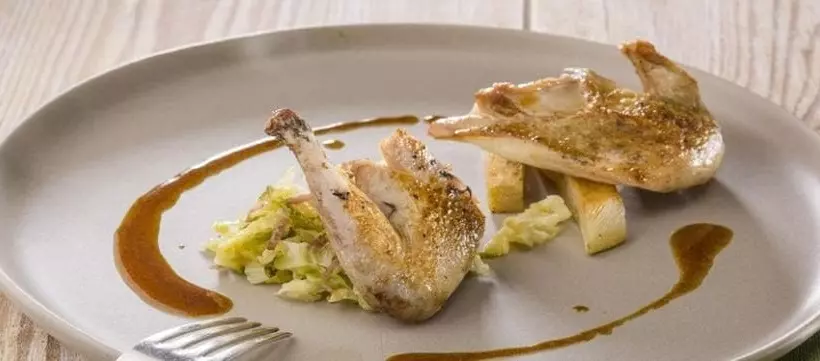 ホテル Hôtel Logis Le Bourbon