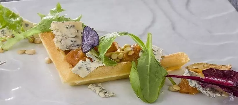 ホテル Hôtel Logis Le Bourbon