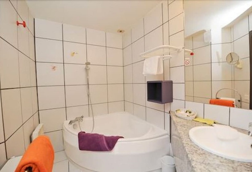 בית מלון כפרי Hôtel Logis Le Bourbon