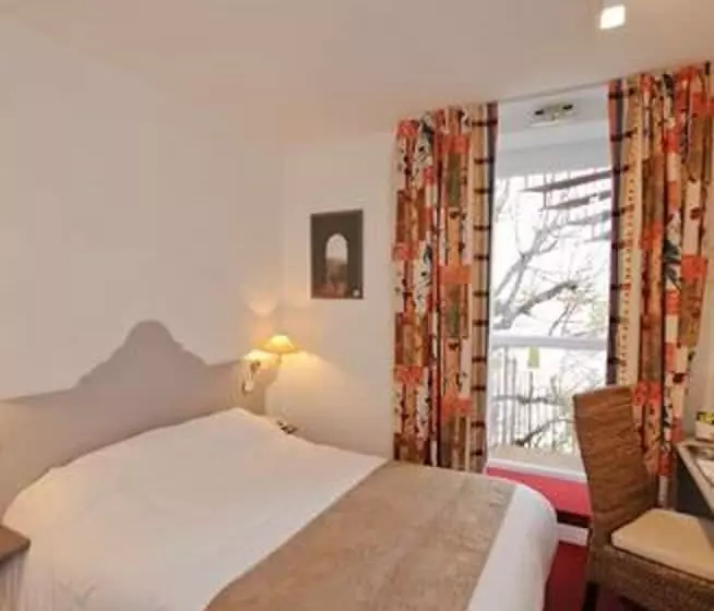 ホテル Hôtel Logis Le Bourbon