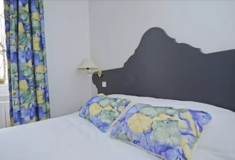 ホテル Hôtel Logis Le Bourbon