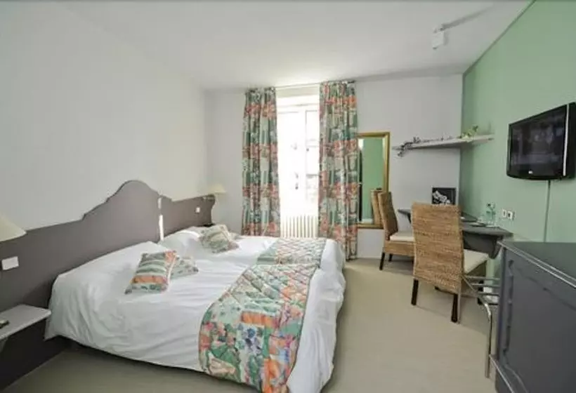 ホテル Hôtel Logis Le Bourbon