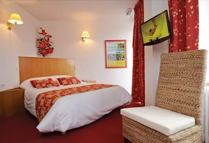 ホテル Hôtel Logis Le Bourbon