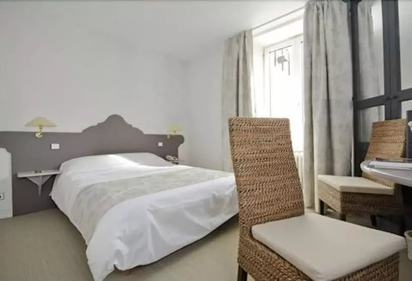 ホテル Hôtel Logis Le Bourbon