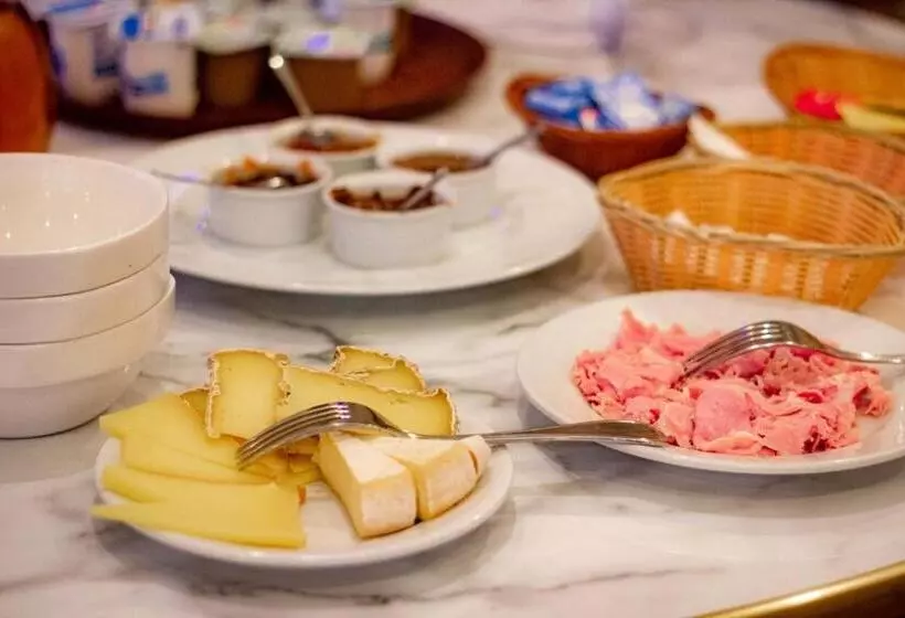 Отель Logis La Chaumiere Saintmaurice