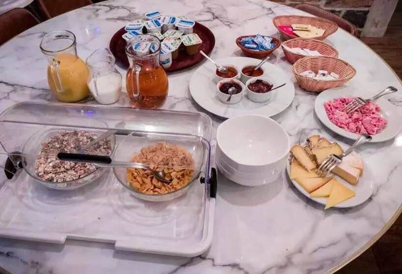 Отель Logis La Chaumiere Saintmaurice