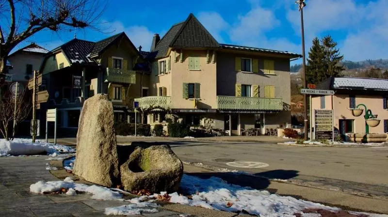 Отель Logis La Chaumiere Saintmaurice