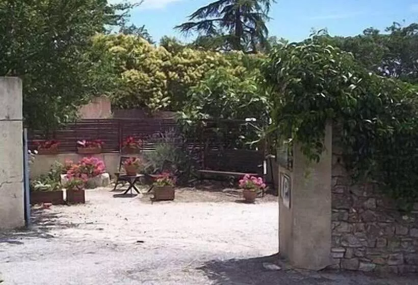 ホテル Logis Le Relais Sarrasin