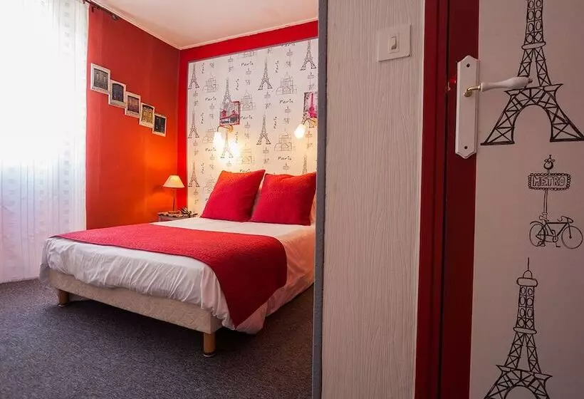 ホテル Logis Le Relais Sarrasin