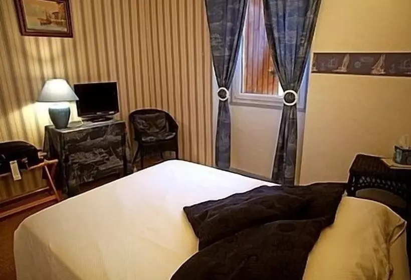 ホテル Logis Le Relais Sarrasin