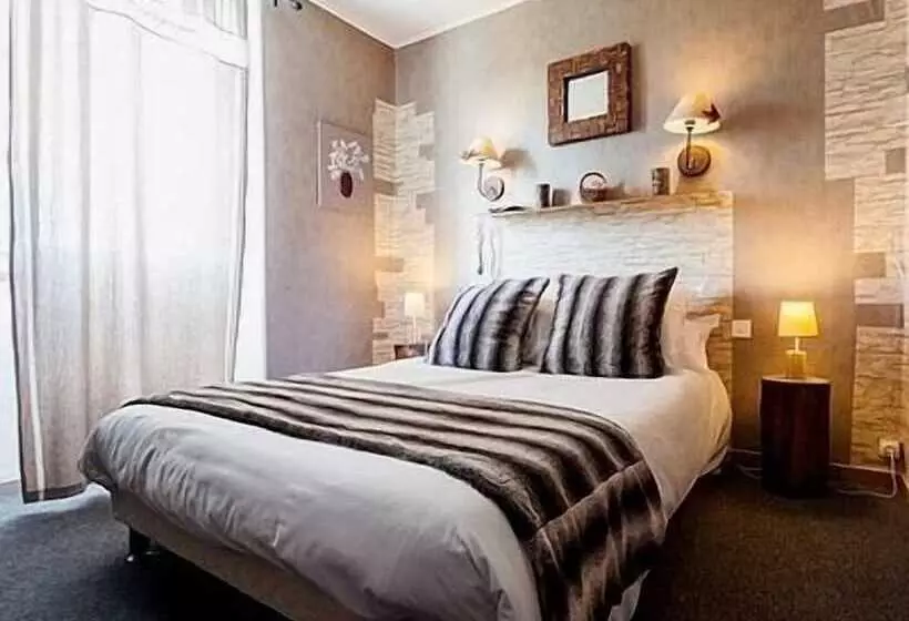 ホテル Logis Le Relais Sarrasin