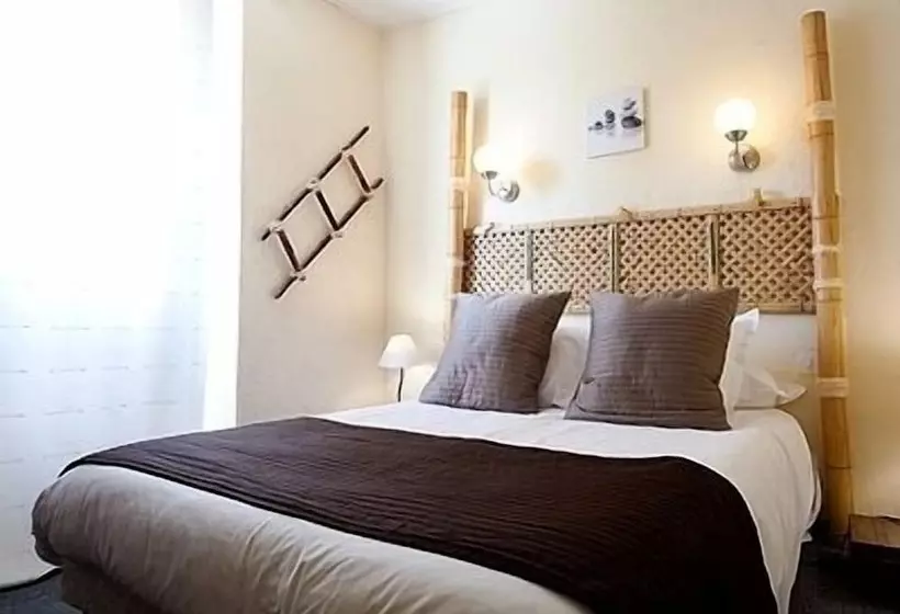 ホテル Logis Le Relais Sarrasin