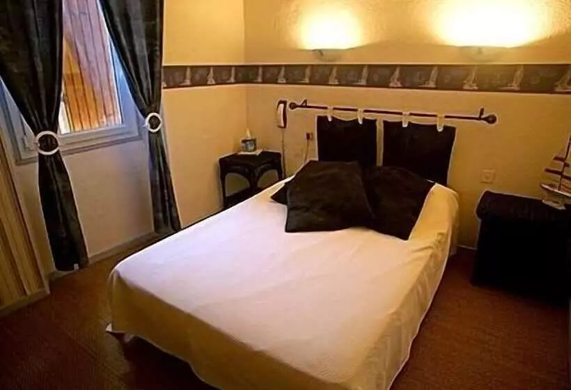 ホテル Logis Le Relais Sarrasin