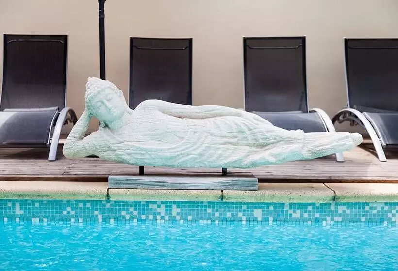 ホテル Logis Le Relais Sarrasin