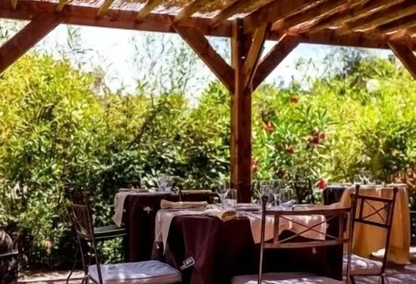 ホテル Logis Le Relais Sarrasin