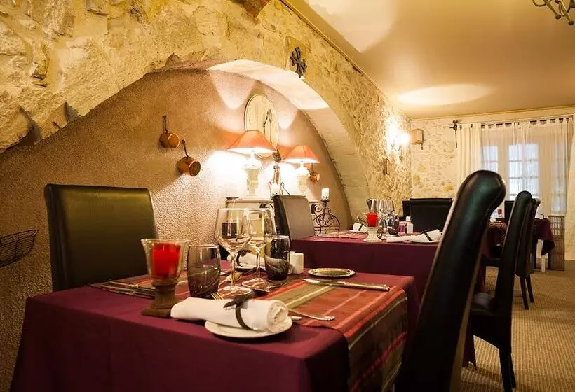 ホテル Logis Le Relais Sarrasin