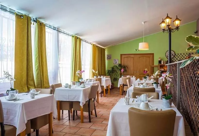 ホテル Logis Le Relais Sarrasin