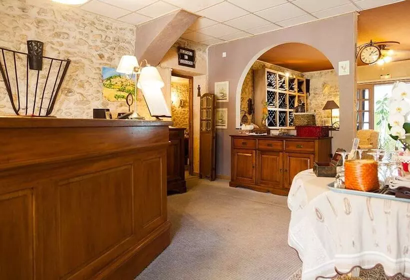 ホテル Logis Le Relais Sarrasin