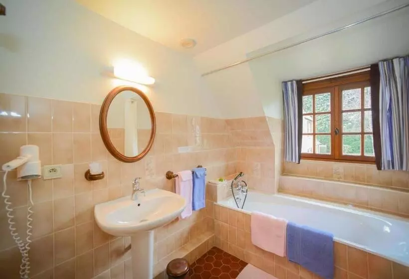 Отель Manoir De L Acherie