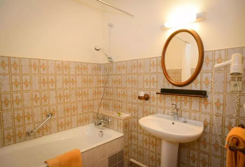 Отель Manoir De L Acherie