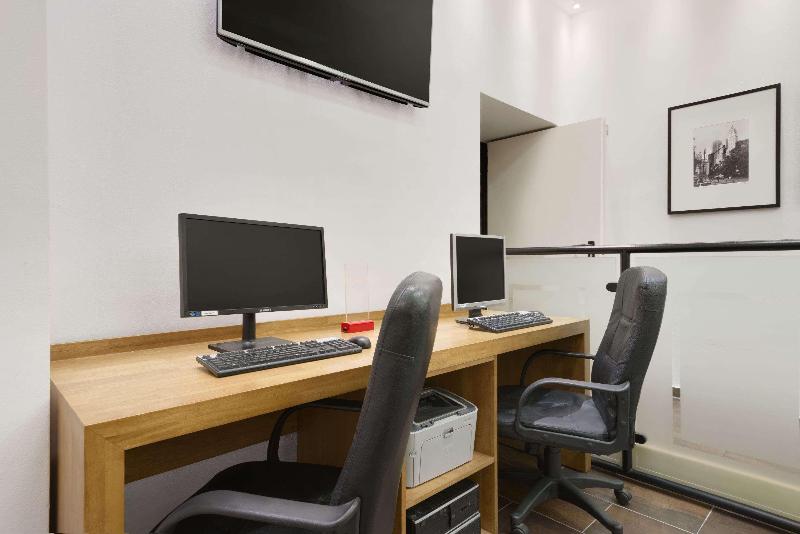 فندق Ramada By Wyndham Frankfurt Central Station