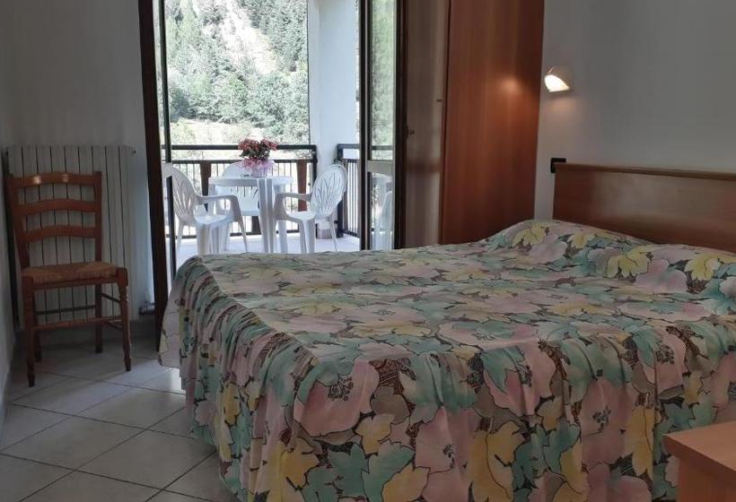 בית מלון כפרי Roburent