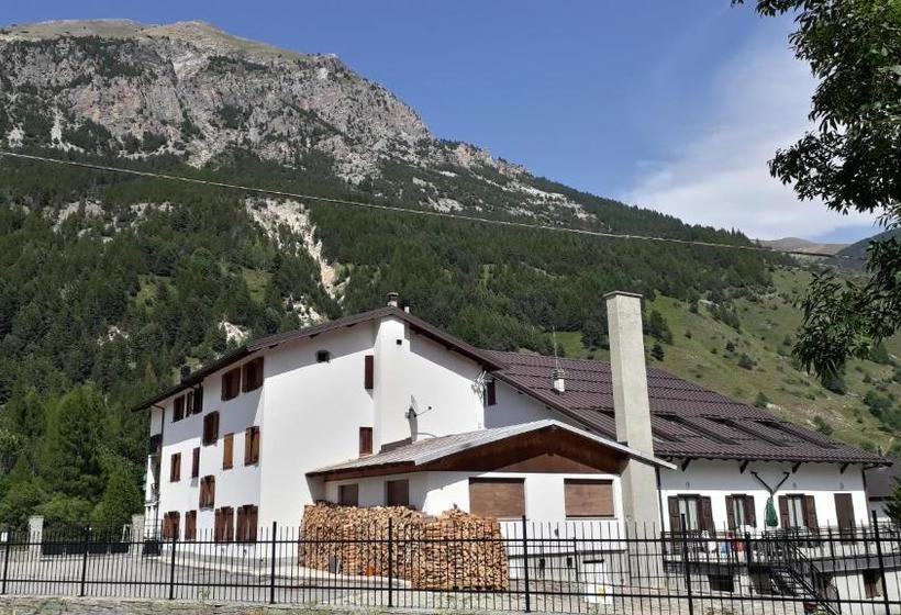 בית מלון כפרי Roburent