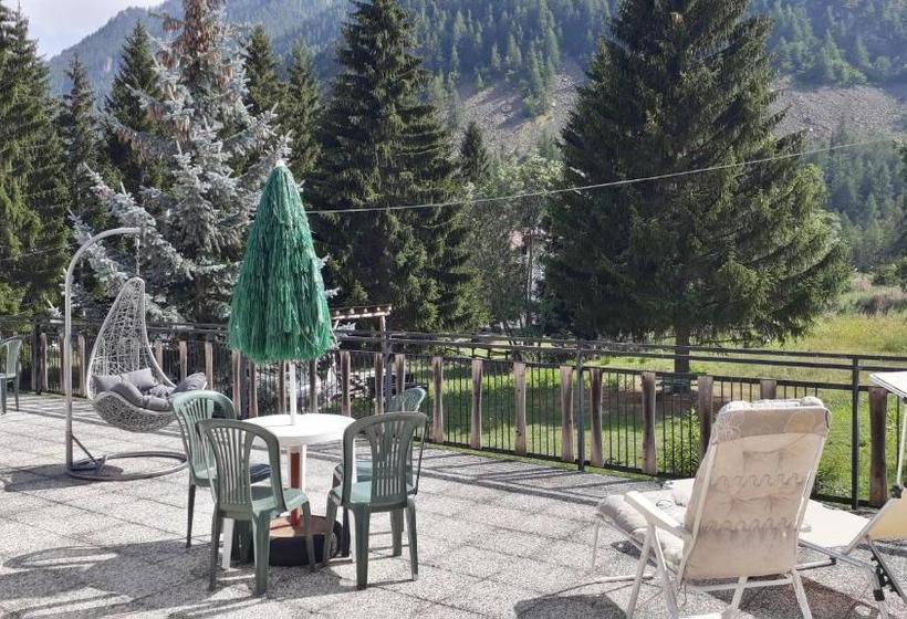 בית מלון כפרי Roburent