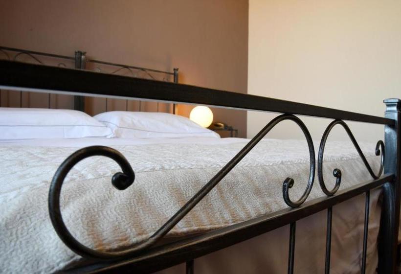 בית מלון כפרי Villa Conte Riccardi