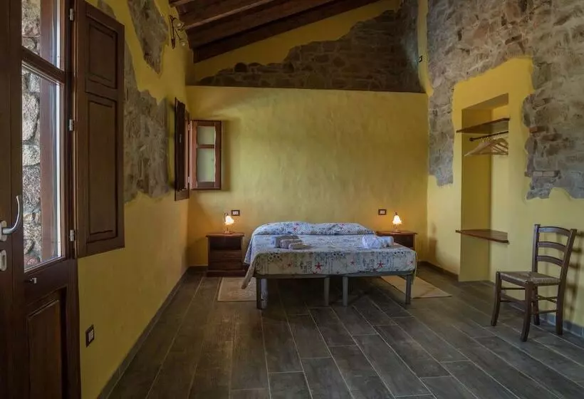 Aamiaismajoitus (B&B) Arroccas De Is Istellas