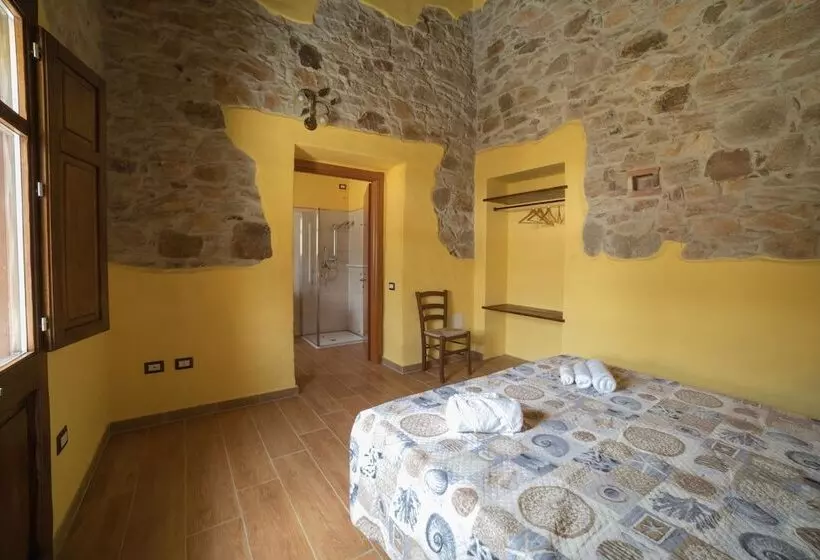 Aamiaismajoitus (B&B) Arroccas De Is Istellas