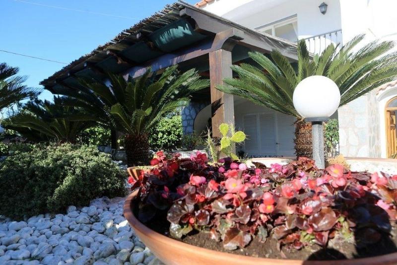 تختخواب و صبحانه La Cicas