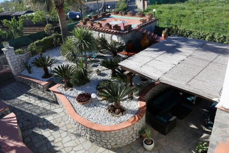 تختخواب و صبحانه La Cicas