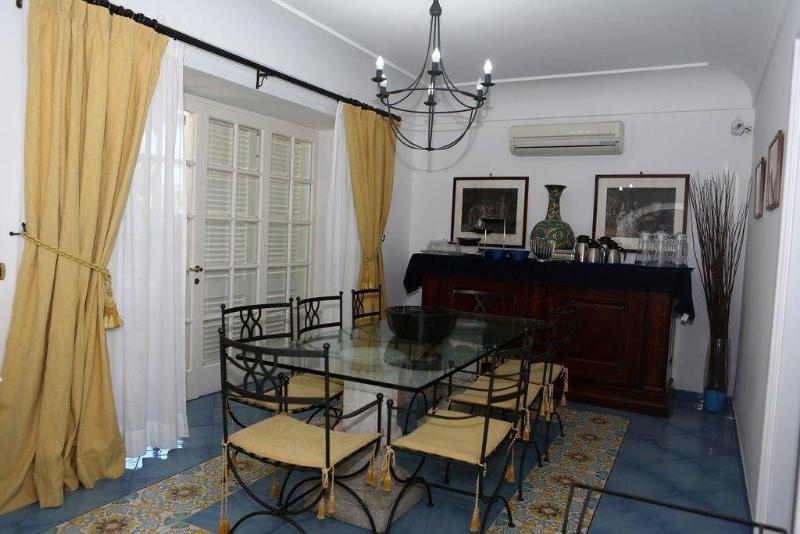 تختخواب و صبحانه La Cicas