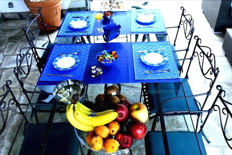 تختخواب و صبحانه La Cicas