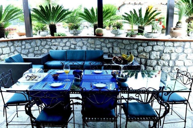 تختخواب و صبحانه La Cicas