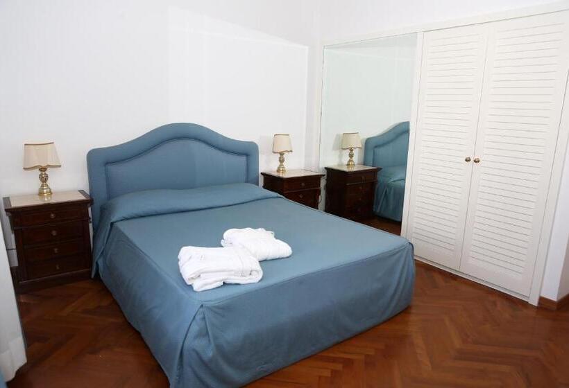 تختخواب و صبحانه La Cicas