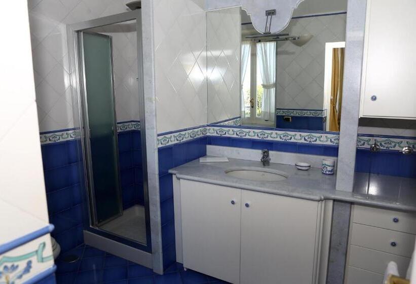 تختخواب و صبحانه La Cicas