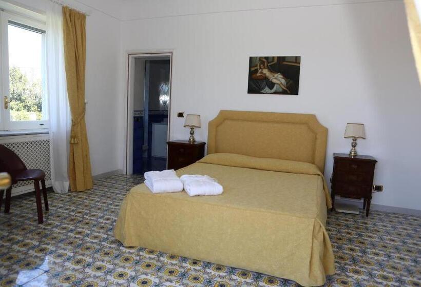 تختخواب و صبحانه La Cicas