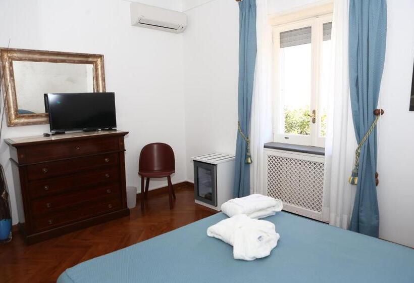 تختخواب و صبحانه La Cicas