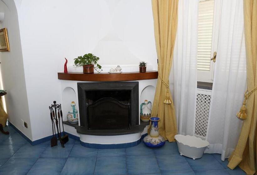 تختخواب و صبحانه La Cicas