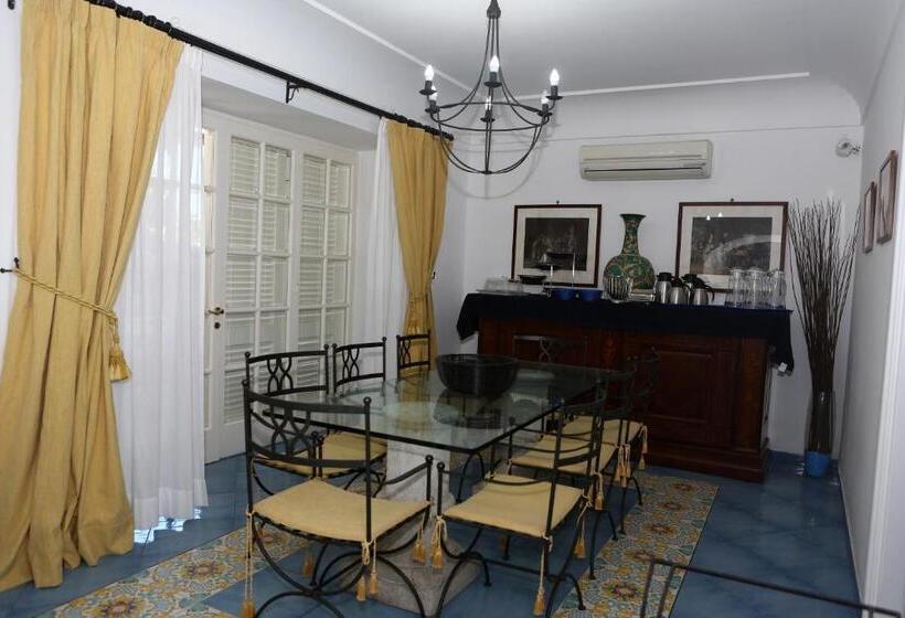 تختخواب و صبحانه La Cicas