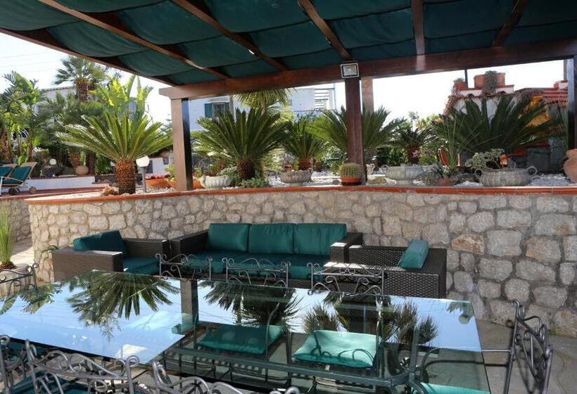 تختخواب و صبحانه La Cicas