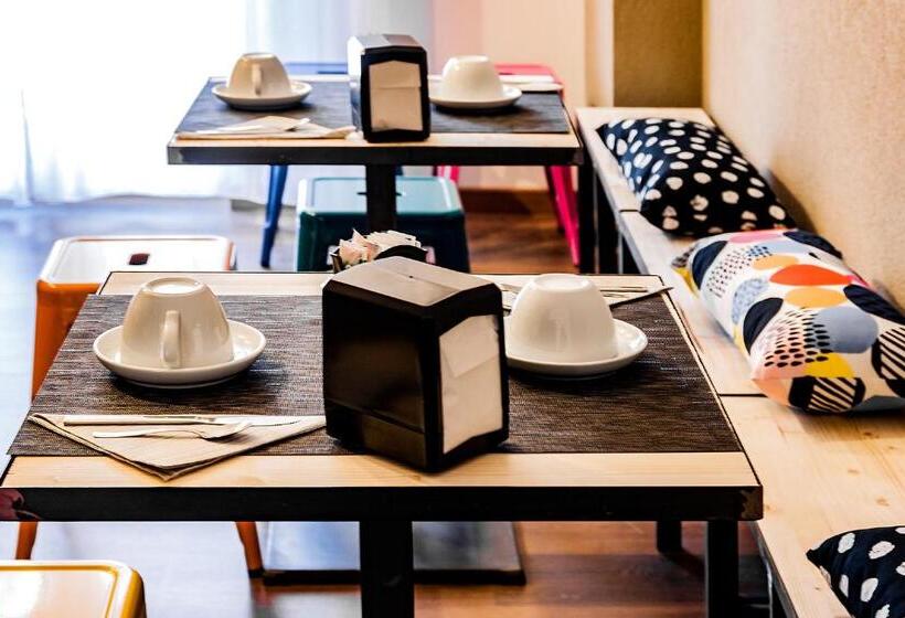 تختخواب و صبحانه Travel Station Bedandbreakfast