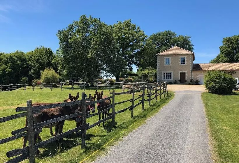 ペンション Domaine De Chalamard   Chambres D Hôtes