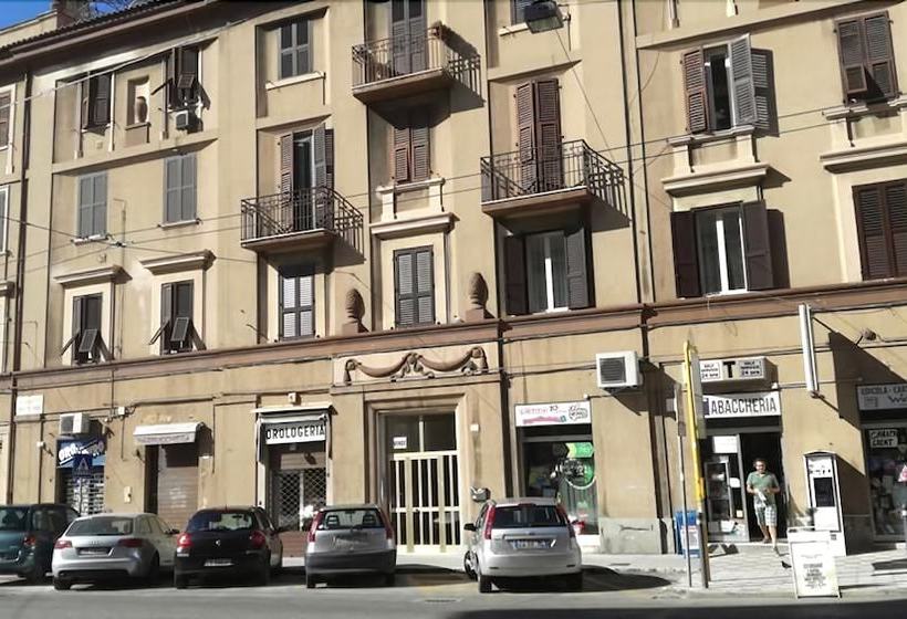 تختخواب و صبحانه Appartamenti Il Viandante